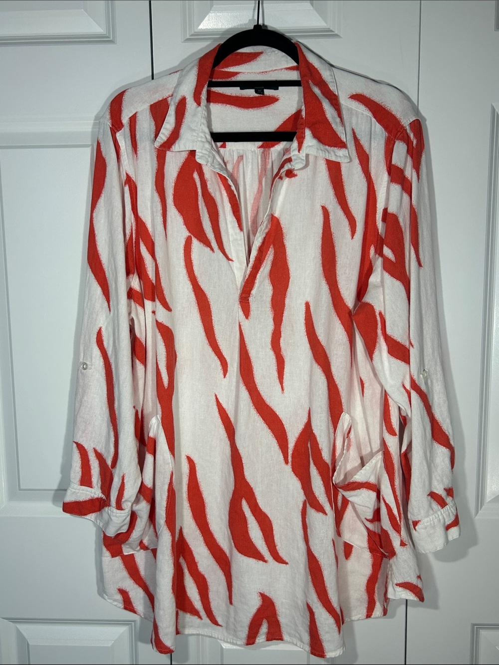 For Cynthia White Tunic with Coral-Red Abstract Brushstrokes
